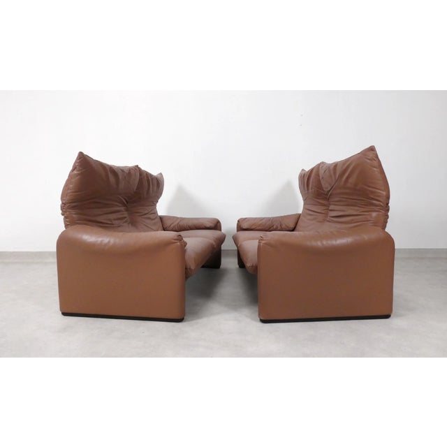Vintage Maralunga 2-Seater Sofas in Mocca Leather by Vico Magistretti for Cassina, 1990s, Set of 2 For Sale - Image 6 of 18