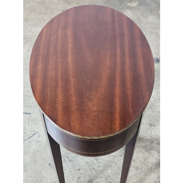 1990s 1990s Baker Colonial Williamsburg Federal Style Mahogany Oval Inlaid Side Table Rare For Sale - Image 5 of 10