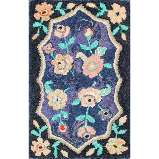 American Hooked Rug in Floral Pattern With Medallion on Purple/Blue, Black For Sale