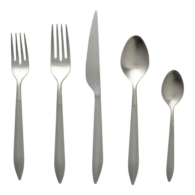 VIETRI Ares Argento & Light Gray Five-Piece Place Setting For Sale