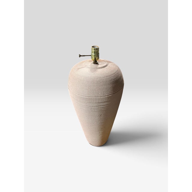 Pink 1970s Gregory Van Pelt Style Corrugated Cardboard Sculptural Table Lamp For Sale - Image 8 of 12