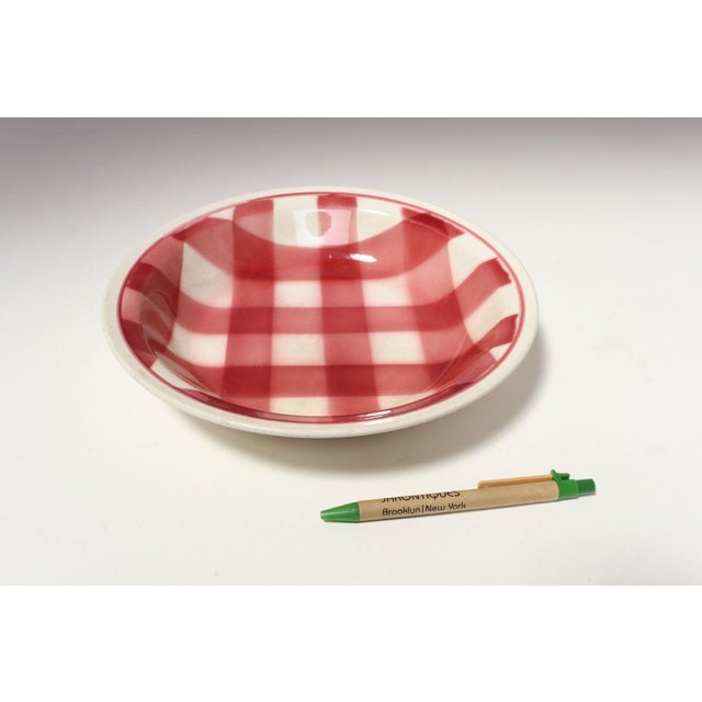 1950s Vintage French Raspberry Tartan Plaid Porcelain Bowl by Faïencerie Givors For Sale - Image 5 of 15