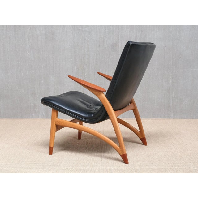 Lounge Chair in Black Leather, Oak & Teak by Arne Hovmand Olsen for J.L. Møllers, Denmark, 1952 For Sale - Image 15 of 15