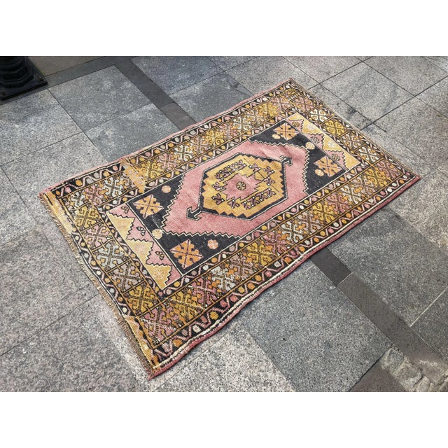 Turkish handmade handwoven vintage anatolian OUSHAK rug. We collect old Vintage rugs from Anatolia, which is the east part...