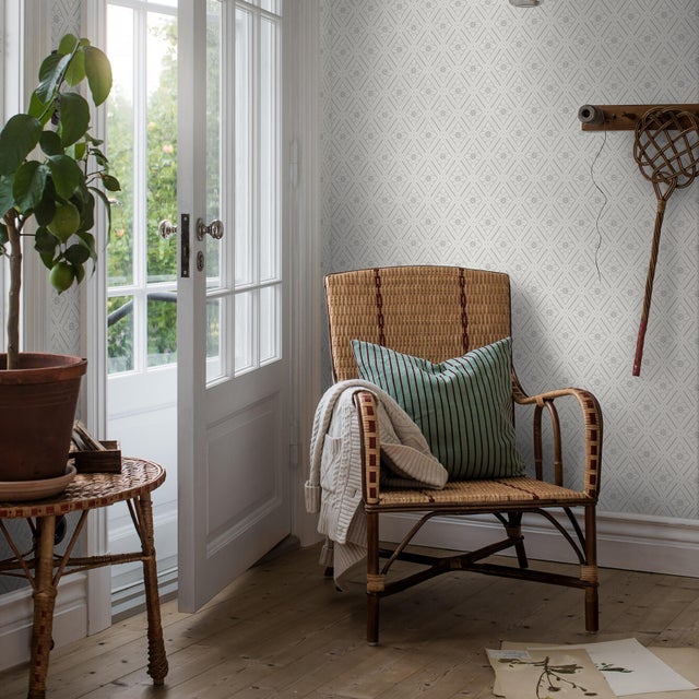 Mid-Century Modern Boråstapeter Ester Wallpaper In Grey For Sale - Image 3 of 3