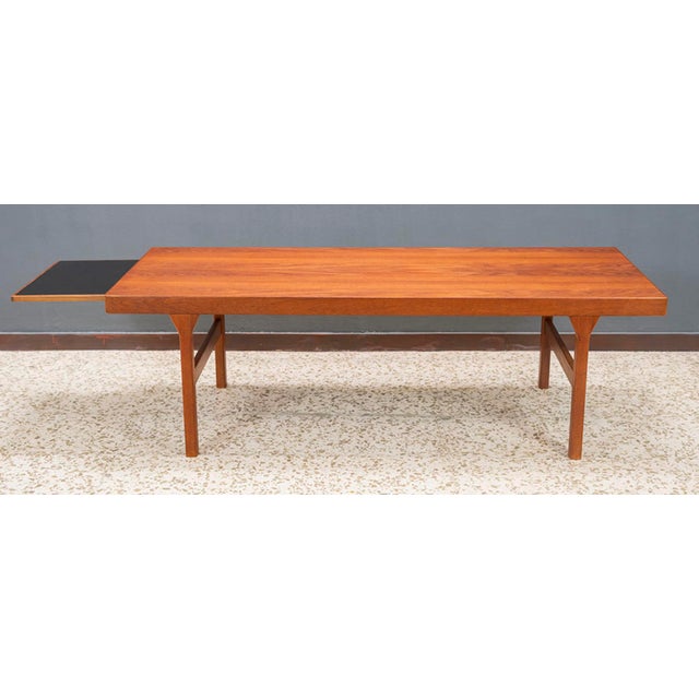 Mid-Century Modern Extendable Coffee Table by Johannes Andersen, Denmark, 1960s For Sale - Image 3 of 6