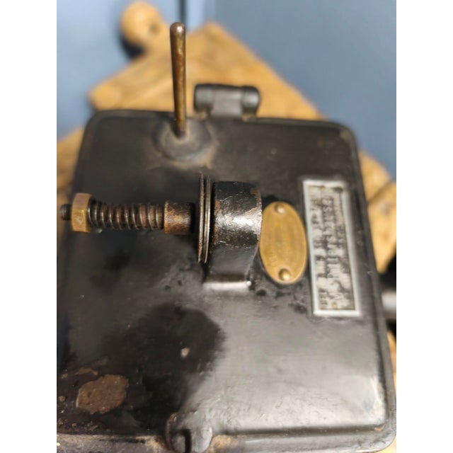 Fur Sewing Machine, 1890s, in Good conditions. Designed 1890 to 1919 This piece has an attribution mark, I am sure that it...
