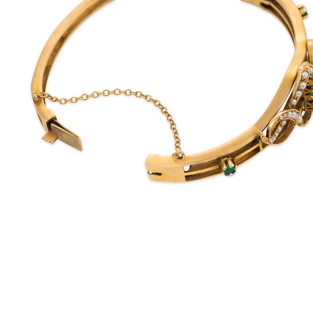 1900-1909 Victorian Emerald Seed Pearl 14k Yellow Gold Bangle For Sale - Image 4 of 6