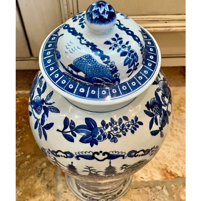 1990s Pair of Large Blue & White Chinoiserie Porcelain Ginger Jars With Lids For Sale - Image 4 of 5