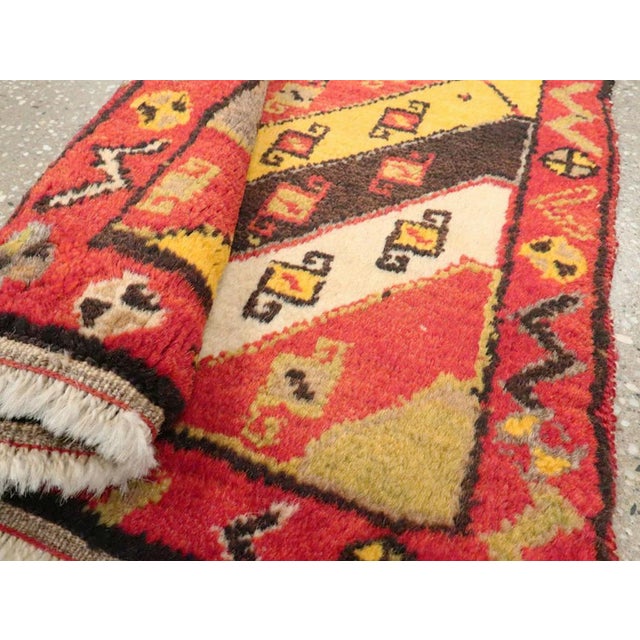 Goldenrod Galerie Shabab Collection Mid-20th Century Turkish Anatolian Rug For Sale - Image 8 of 8