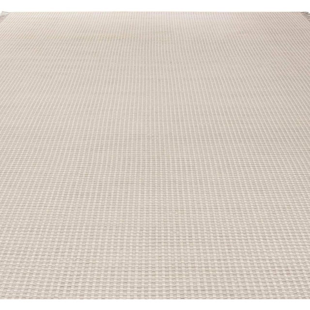 Contemporary Solid Beige, Gray Flat-Weave Wool Rug by Doris Leslie Blau For Sale - Image 4 of 7