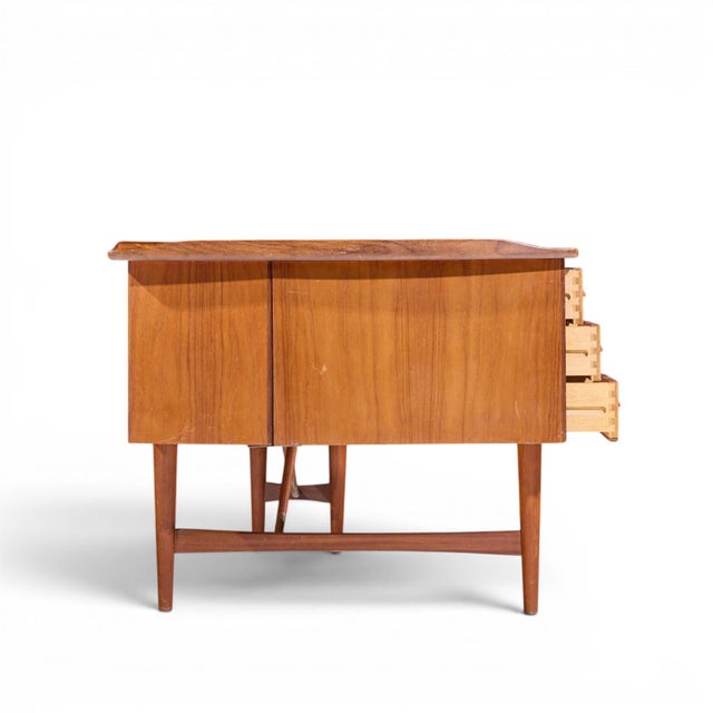 Peter Løvig Nielsen Peter Løvig Nielsen Mid Century Danish Teak Boomerang Desk For Sale - Image 4 of 10