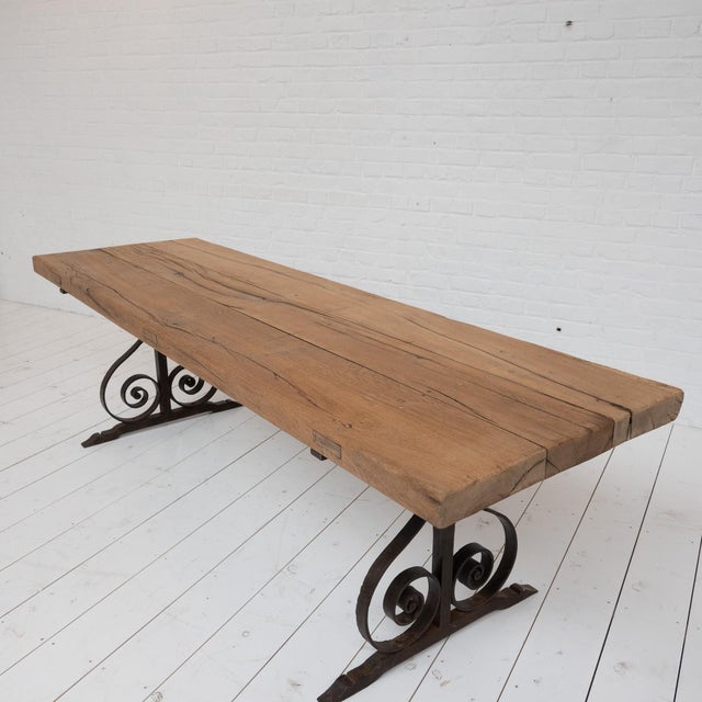 Discover this sumptuous table with an oak top, with a wrought iron base, dating from the 19th century. Top thickness: 7 cm