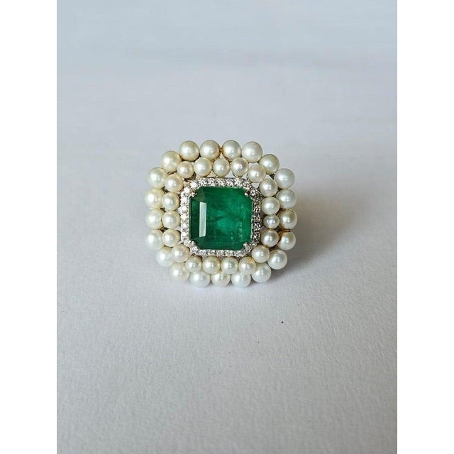 Set in 18k Gold, Zambian Emerald, Freshwater Pearls & Diamonds Cocktail Ring, Size 6.5 For Sale - Image 10 of 10