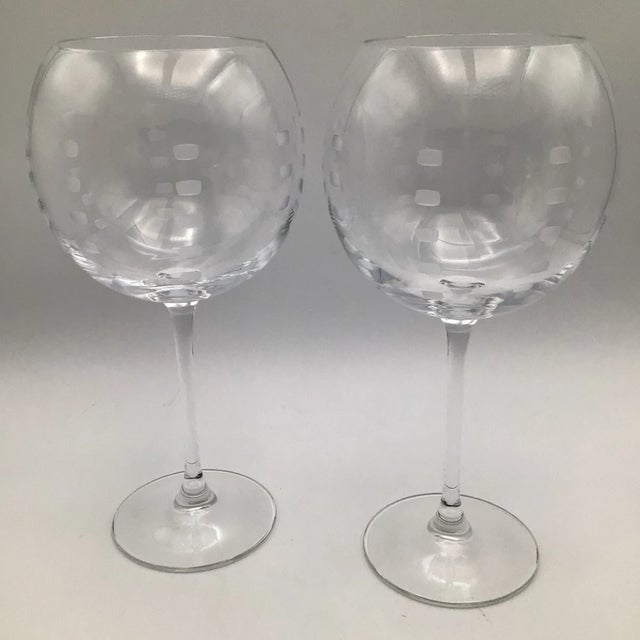 This set of 6 balloon wine glasses have two that are etched with 3 horizontal lines and one with 3 etched lines in a...