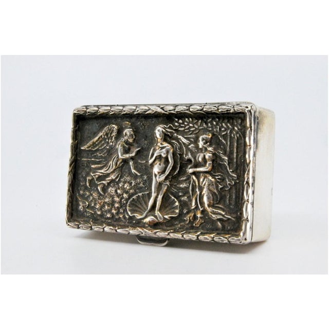 Snuff Box in Embossed Silver For Sale - Image 6 of 8