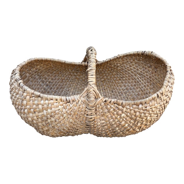 Large Early 20th Century American Oak Splint Buttocks Gathering Basket For Sale