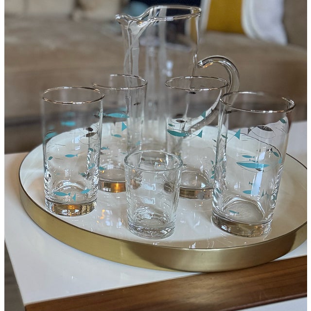 Perfect for cocktails, sparkling water or simply displayed on a bar cart: this fabulous set of four vintage Libbey...