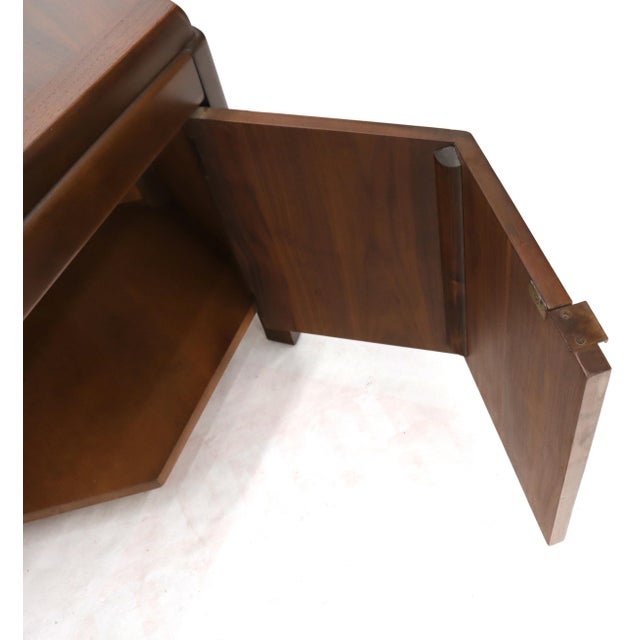 Late 20th Century Pair of Hexagon Walnut End Side Tables w/ One Door Cabinets Storage Compartment For Sale - Image 17 of 17