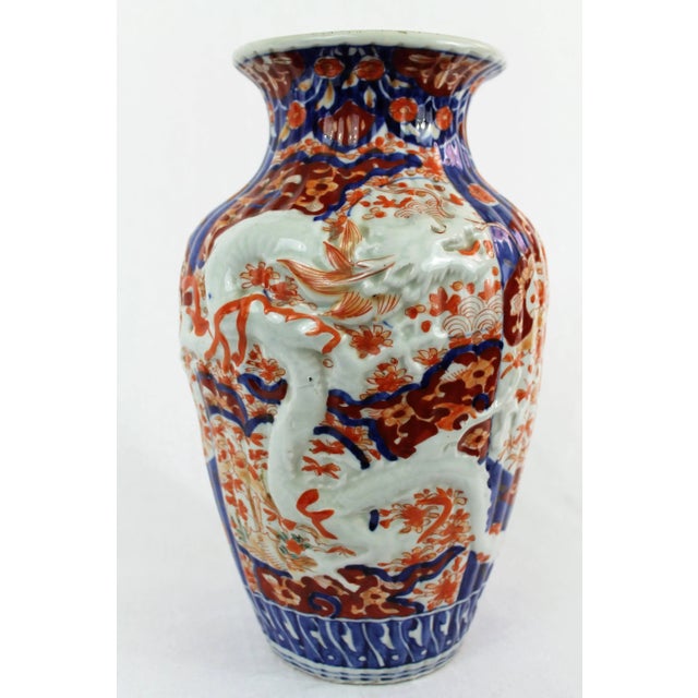 Very beautiful vase of balustrous shape ribbed with Japan porcelain with red decor, orange red and blue of birds and...