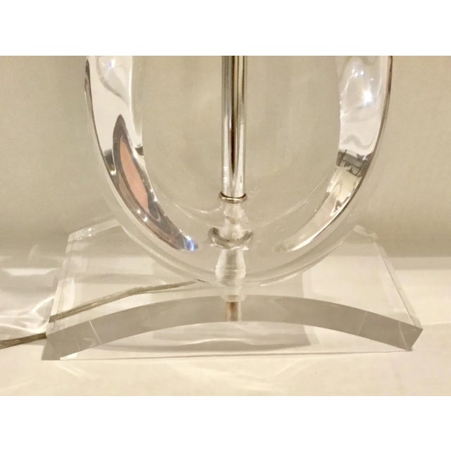 Modern Mid-Century Modern Vintage Curvy Lucite Table Lamp For Sale - Image 3 of 5