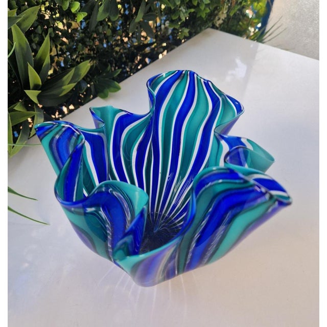 Mid-Century Modern Murano Art Glass Bowl – Iconic Fazzoletto Form in Cobalt & Turquoise Stripes, Attributed to Fulvio Bianconi. For Sale - Image 3 of 6