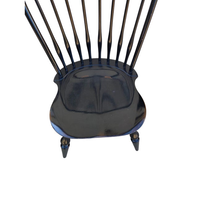 English 1990s 2 Nichols & Stone Windsor Side Chairs Bow Back Saddle Seat Distressed Country For Sale - Image 3 of 16