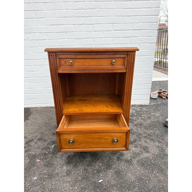 Late 20th Century Kindel Grand Rapids Regency Style Fruitwood Nightstand For Sale - Image 15 of 16
