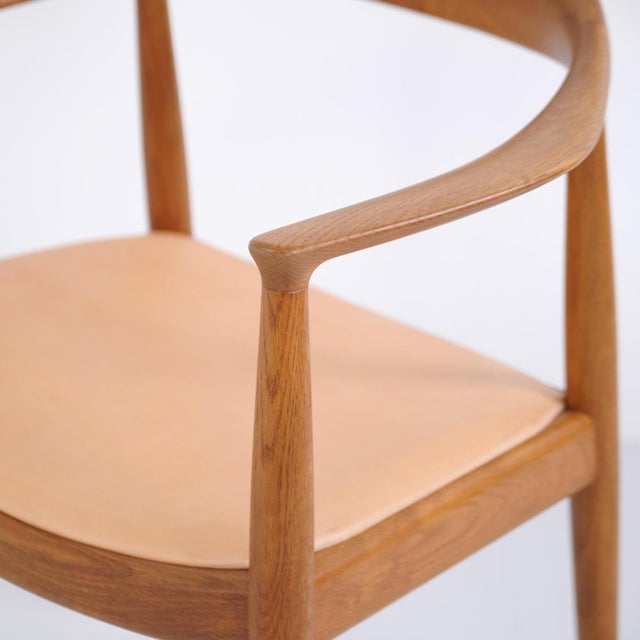 Wood The Chair Model JH503 in Oak with Vegetable-Tanned Natural Leather by Hans J. Wegner, 1960s For Sale - Image 7 of 14