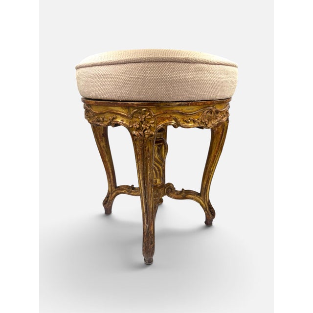 French Late 19th-Century French Giltwood Piano Stool in Blush Linen For Sale - Image 3 of 7