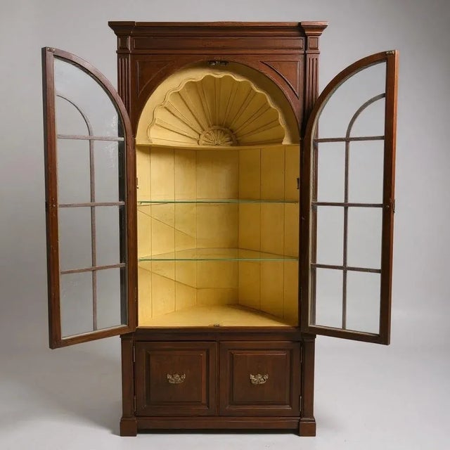 English Georgian Style Carved Mahogany Corner Cabinet With Carved Shell Motif For Sale - Image 4 of 7