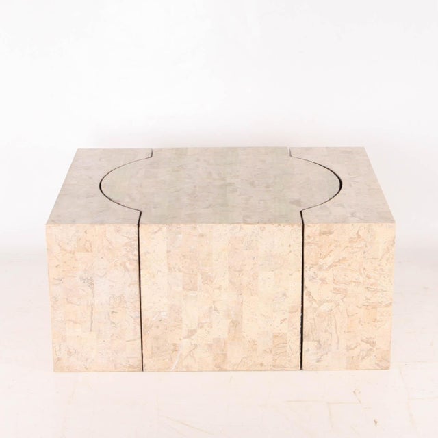 Rare modular coffee table in faux marble resin. Composed of three elements, this table impresses with its originality. The...