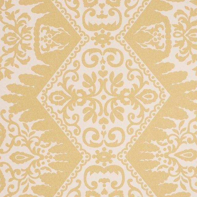 Contemporary Schumacher Berkeley Wallpaper In Straw For Sale - Image 3 of 5