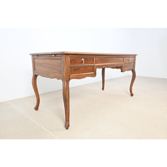 Baker Furniture Style Italian Louis XV Style Rosewood Writing Desk | Newly Refinished For Sale - Image 4 of 18