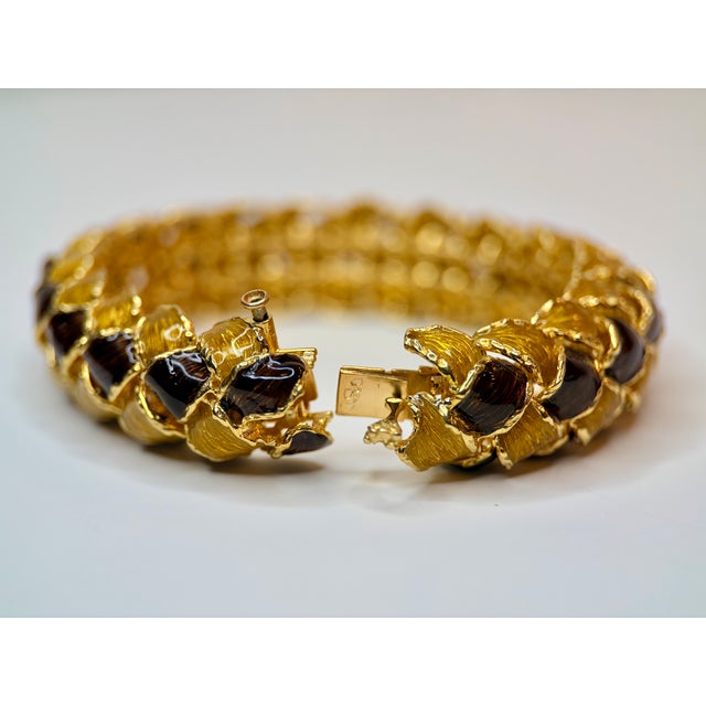 1970s Vintage Piaget Bracelet and Earrings Set, 18 Karat Yellow Gold and Enamel For Sale - Image 5 of 15