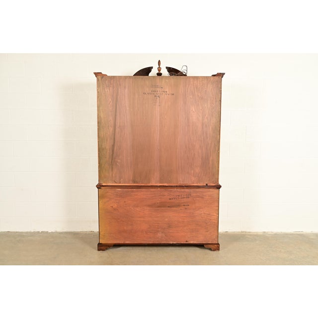 Thomasville Georgian Carved Mahogany Lighted Breakfront Bookcase or Dining Cabinet For Sale - Image 14 of 16