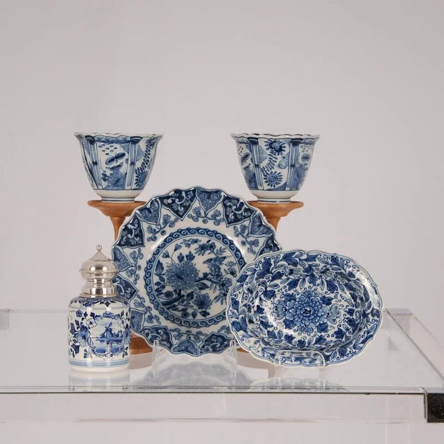 Dutch Blue and White Delftware Plates, Tea Caddy & Wanli Crow Cups, 1950s, Set of 5 For Sale - Image 12 of 12