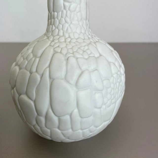 German Op Art Biscuit Porcelain Vases from Ak Kaiser, 1970s, Set of 2 For Sale - Image 8 of 15