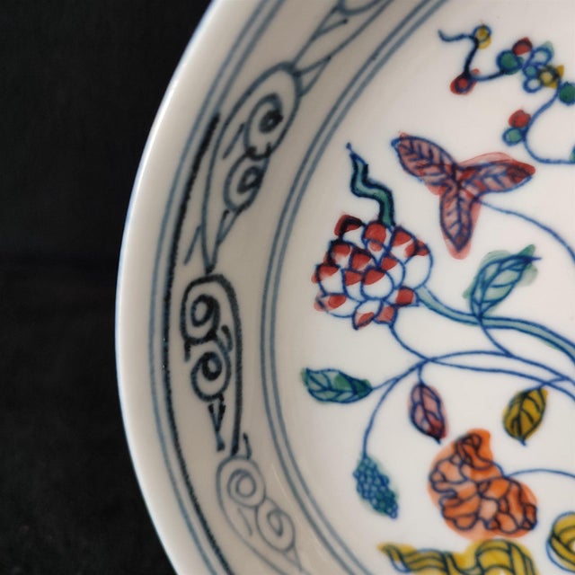 White Chinese Ceramic Plate,Famille Rose Porcelain Plate Hand Painted Flower Bouquet Pattern For Sale - Image 8 of 11