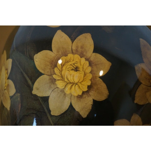 Vintage Chinese Black & Gold Lacquered Chinoiserie Lotus Flower Vase For Sale - Image 6 of 10