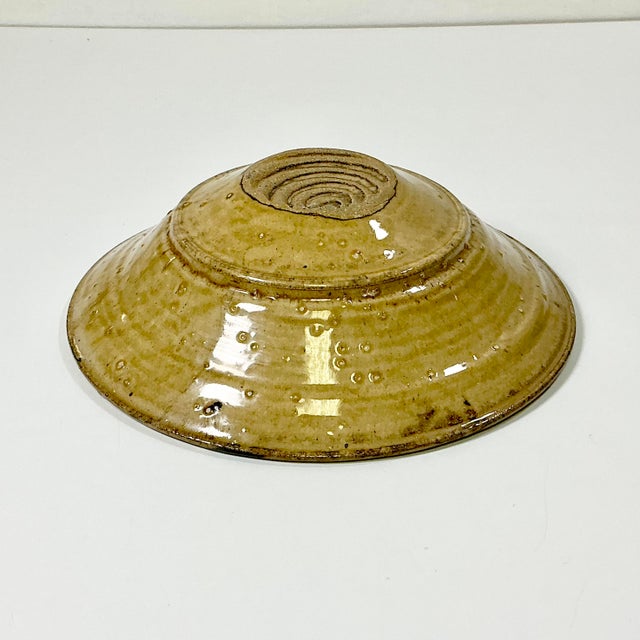 1970s Vintage Boho Chic Americana Folk Art Studio Pottery Decorative Bowl. For Sale - Image 11 of 12