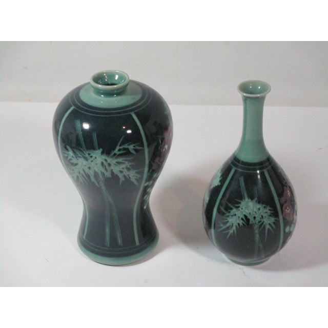 Vintage Hand-Decorated Korean Porcelain Vases- Set of 2 For Sale - Image 4 of 7