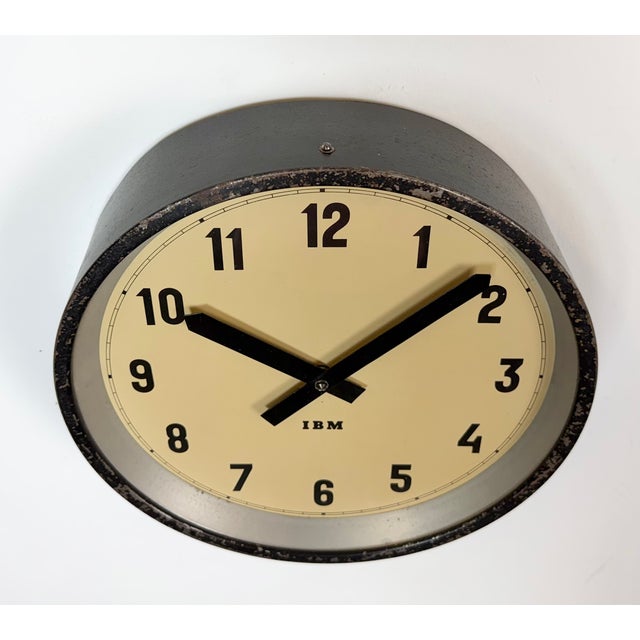 Industrial Black Factory Wall Clock from IBM, 1950s For Sale - Image 4 of 17