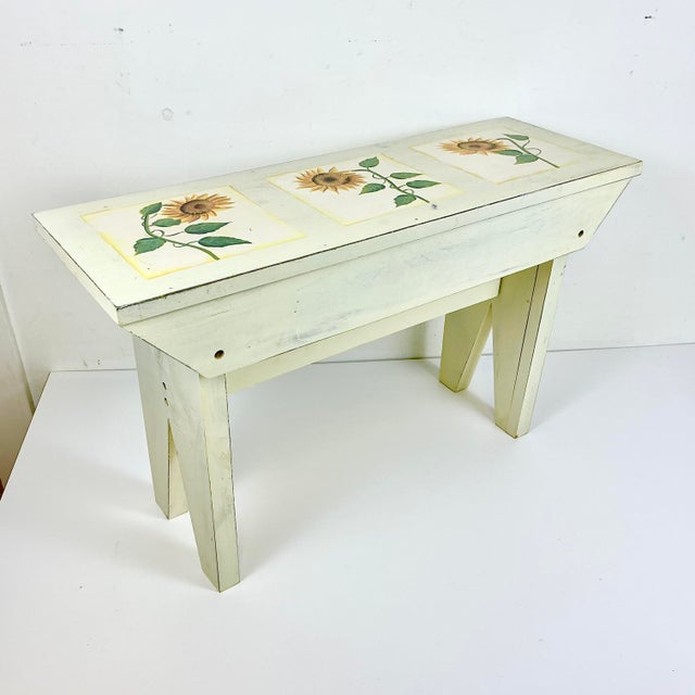1970s Vintage Arts & Crafts Farmhouse Sunflower Folk Art Painted Pine Bench. For Sale - Image 15 of 18