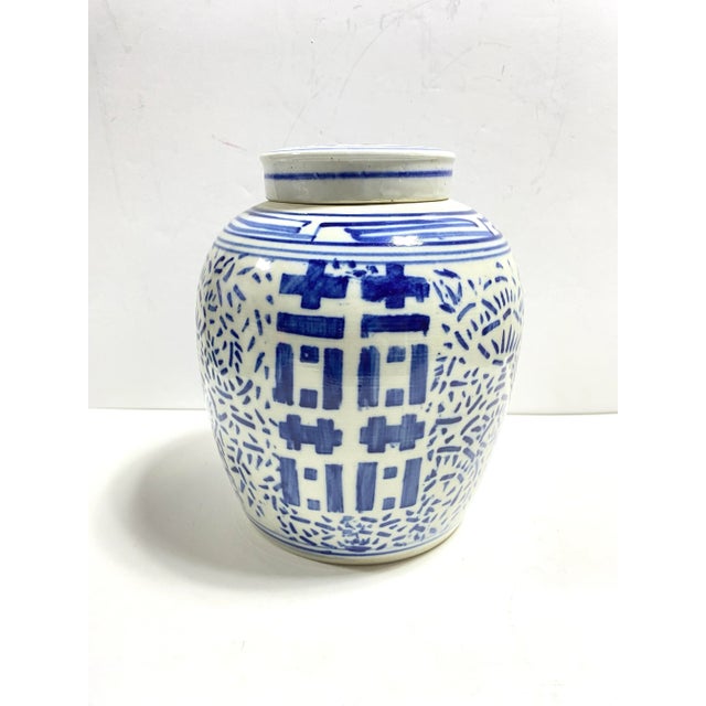 Double Happiness Chinoiserie Ginger Jar – 1960s Blue & White Porcelain With Lid For Sale - Image 4 of 12