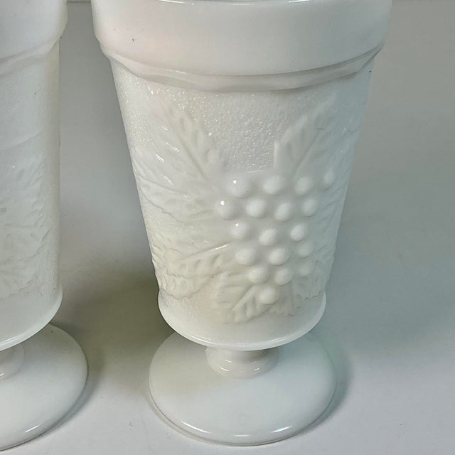 1950s Vintage Americana Arts & Crafts Boho Chic Milk Glass Pedestal Ice Tea Glasses - Set of 5 For Sale - Image 9 of 9