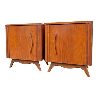 1960s Pair of Mid Century Modern Vintage Nightstands Tables in Vladimir Kagan Style For Sale