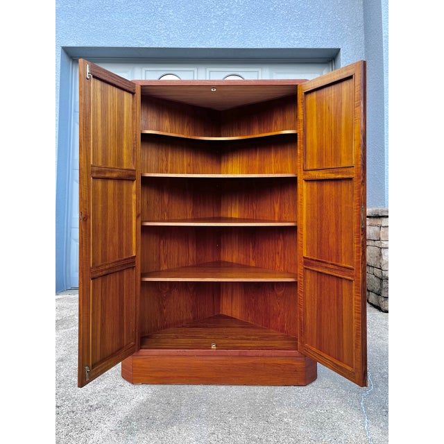 Mid-Century Modern Mid Century Danish Modern Teak Corner Cabinet With Lock + Key | Vamo Sønderborg Møbelfabrik For Sale - Image 3 of 18