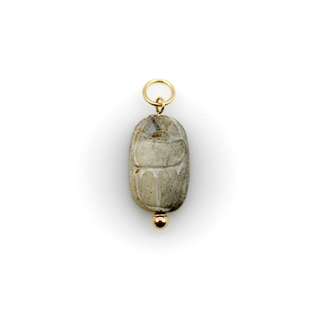 Traditional 1920s Egyptian Revival Gray Stone Scarab Pendant With 14k Gold Mount For Sale - Image 3 of 8