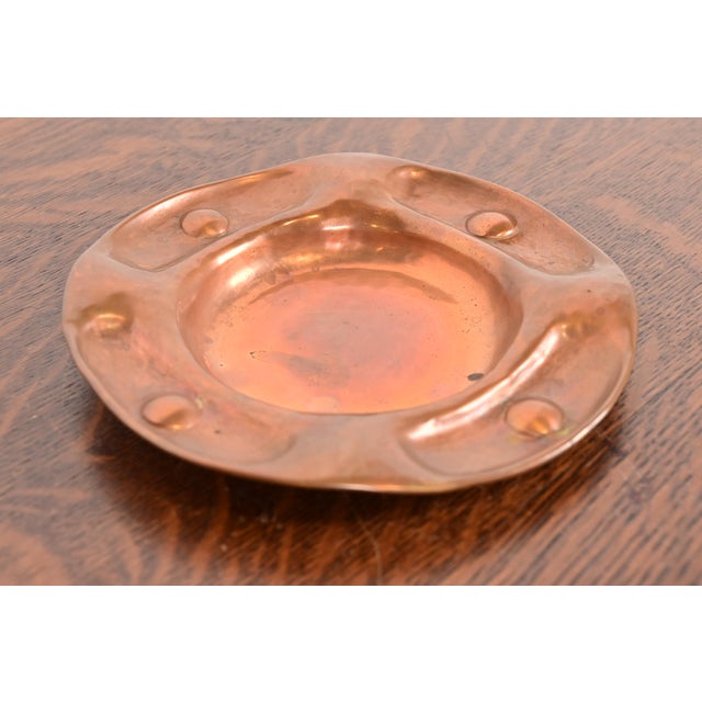 Early 20th Century Gustav Stickley Signed Hammered Copper Ashtray or Catchall, Circa 1910 For Sale - Image 5 of 10
